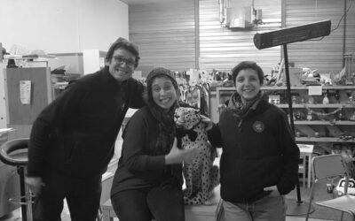 Chloé Murard, entourée d'Armand Renard et Clémence Belloir, dans la partie recyclerie de La Boucle